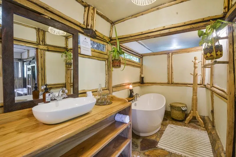 Buhoma Lodge en-suite bathroom